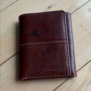 Dockers Dark Brown Genuine Leather Card Holder Trifold Wallet NWOT